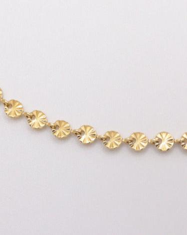 Photo du bracelet rond à maille soleil en acier inoxydable doré à l'or 750/1000ème (18 carats) sur fond blanc