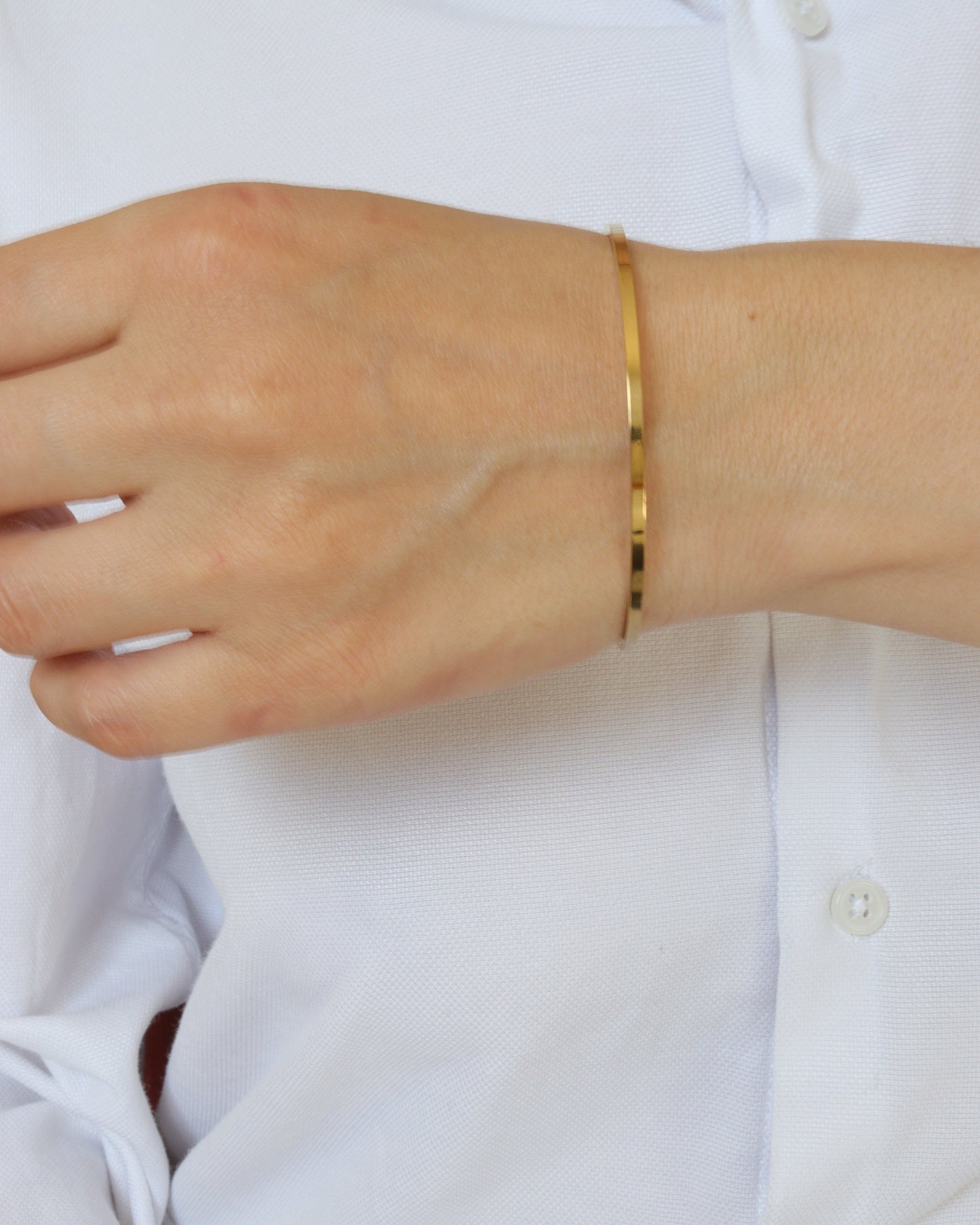 Luna bracelet jonc plat porté