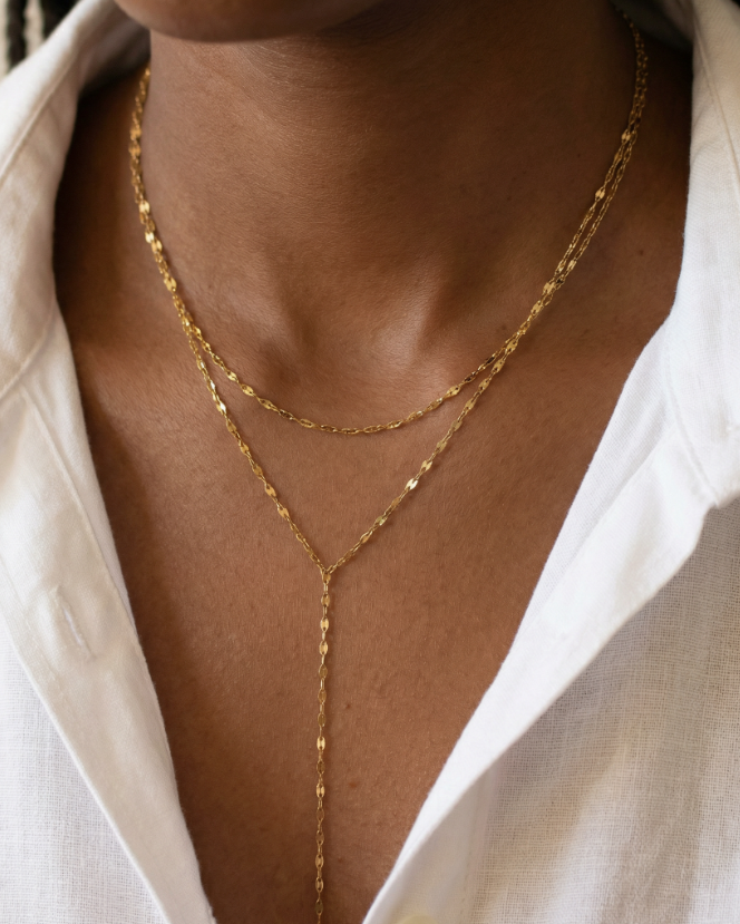 Suplesse - collier porté sur un mannequin peau foncé