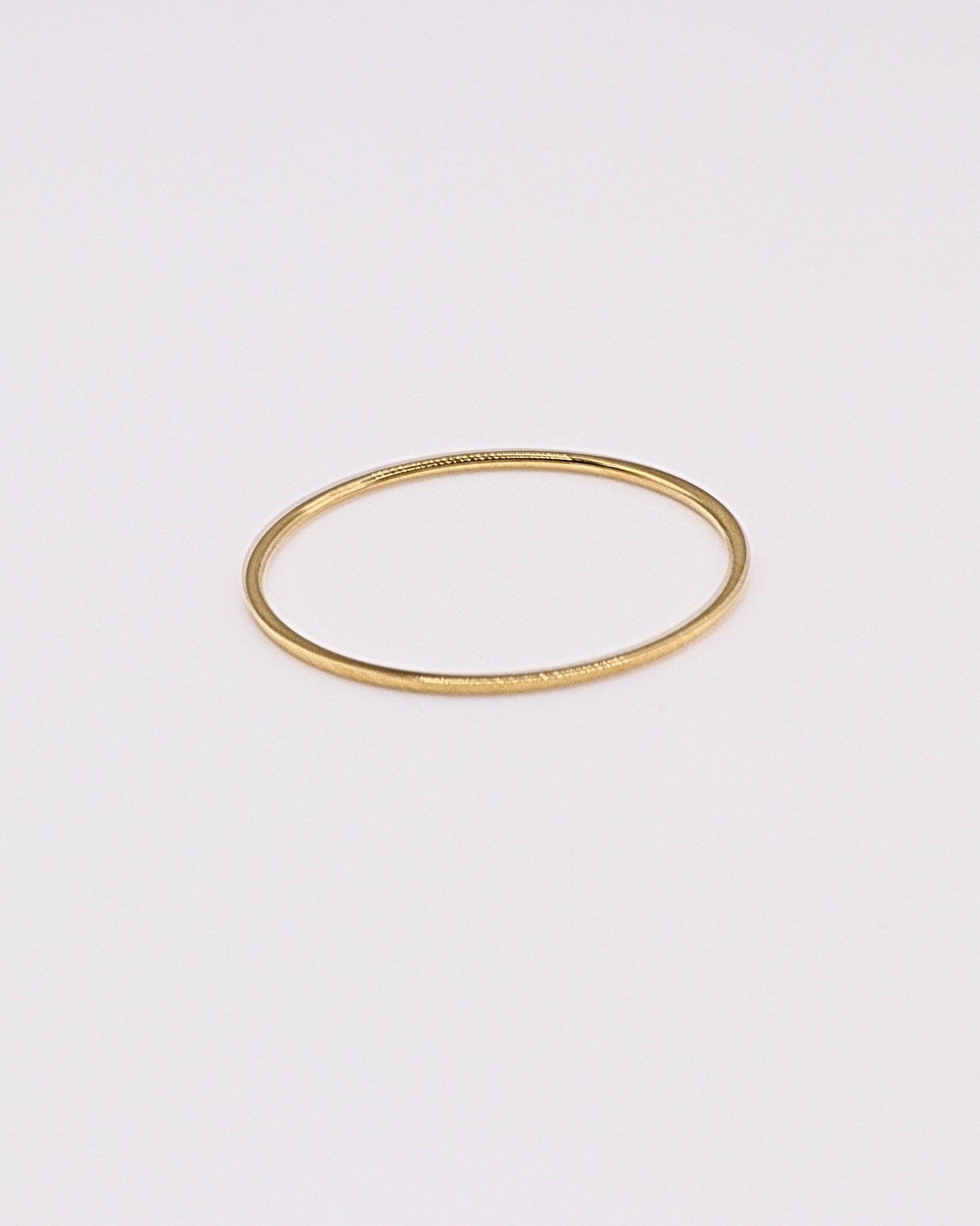 bague lisse 1mm fond gris clair