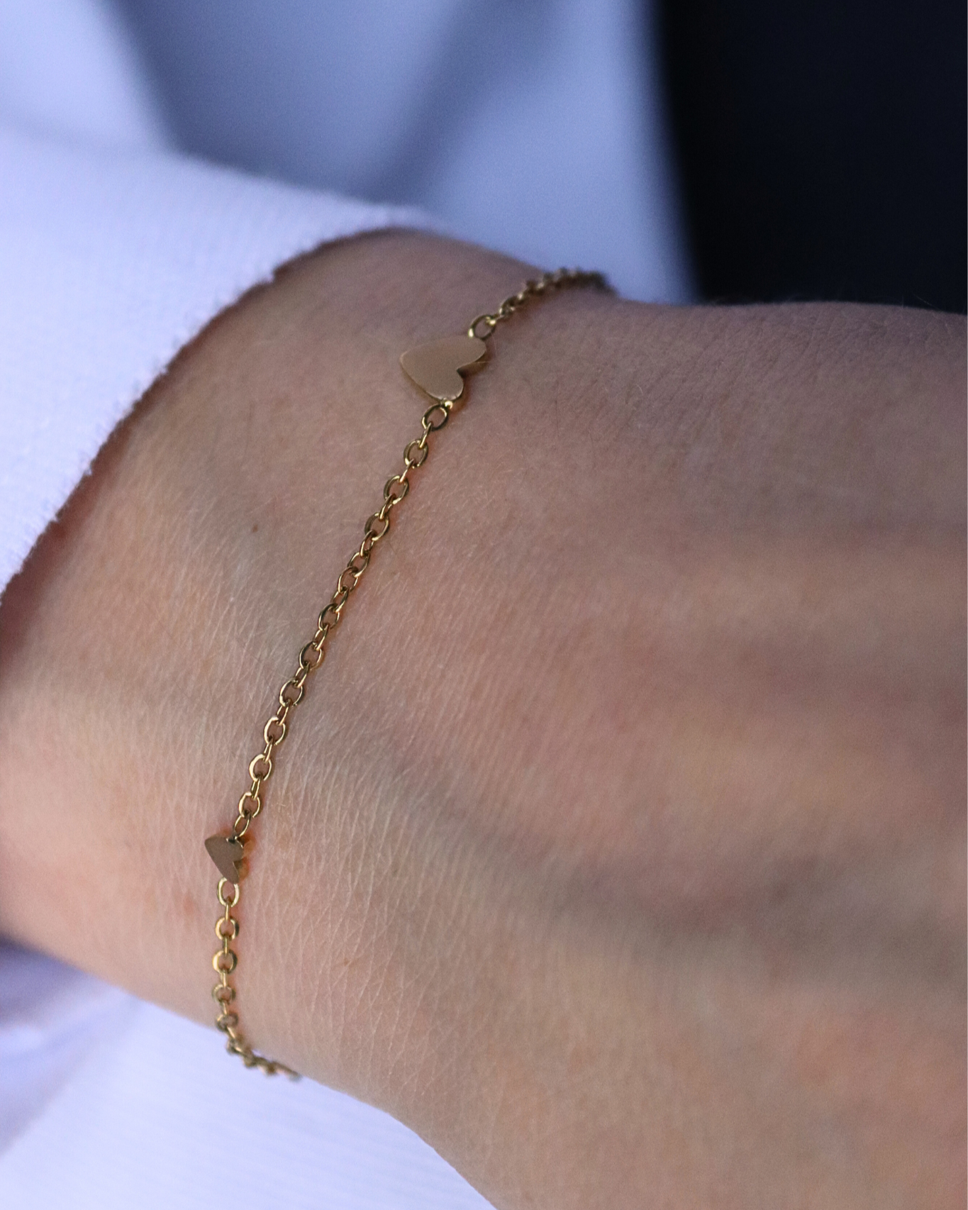 photo bracelet petit cœurs porté