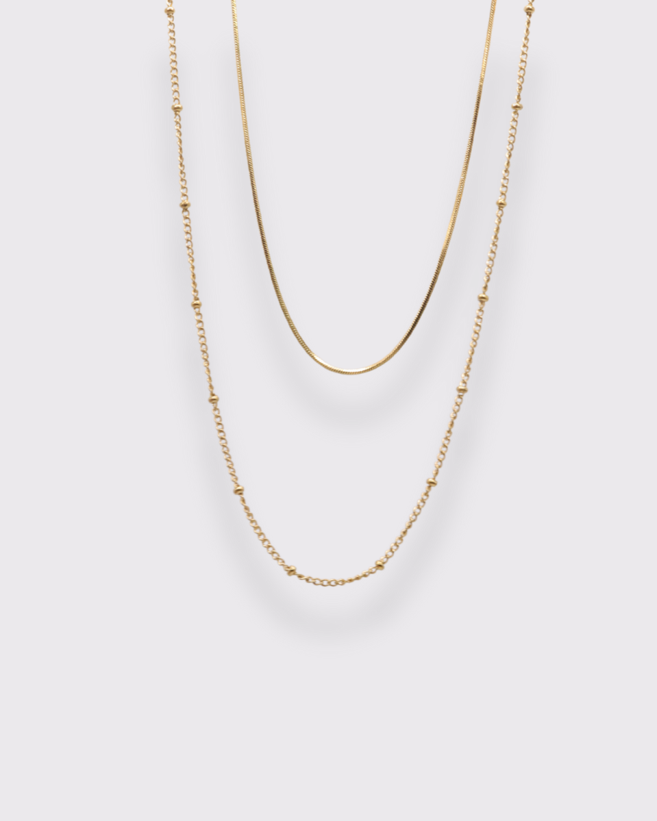 photo collier double maille satellite et serpentine ronde sur fond gris clair