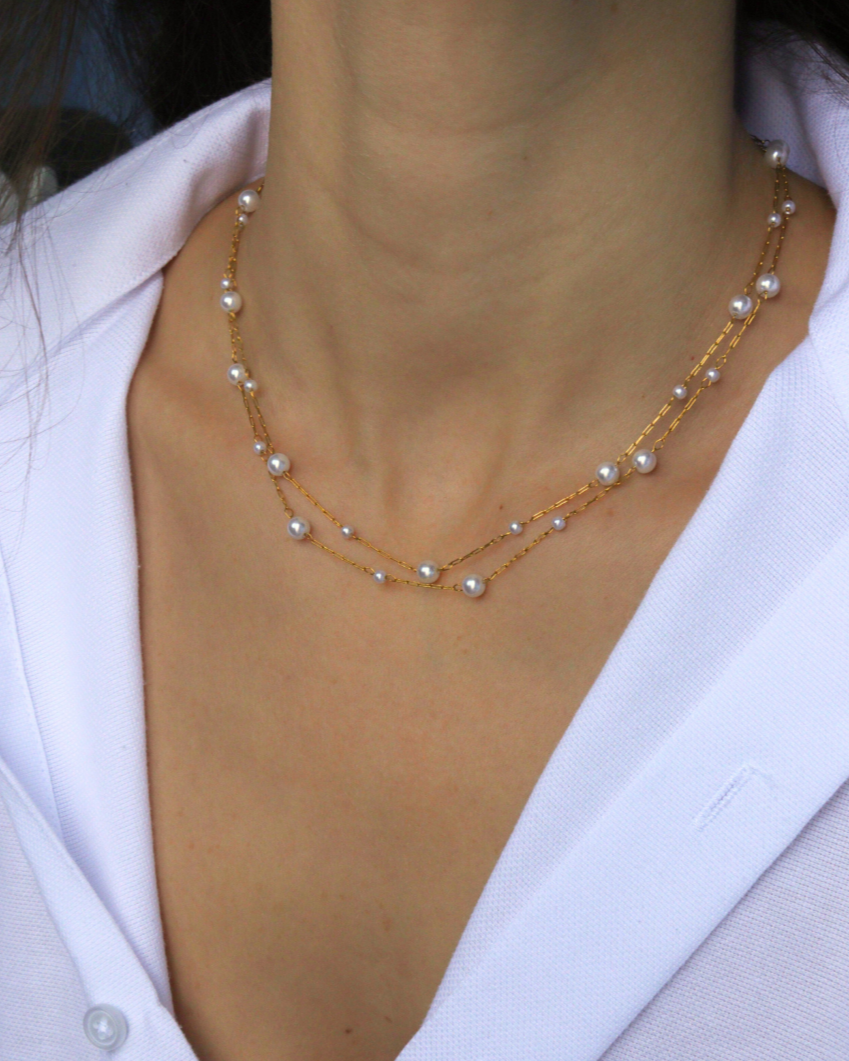 photo du collier de perles superposées porté doré