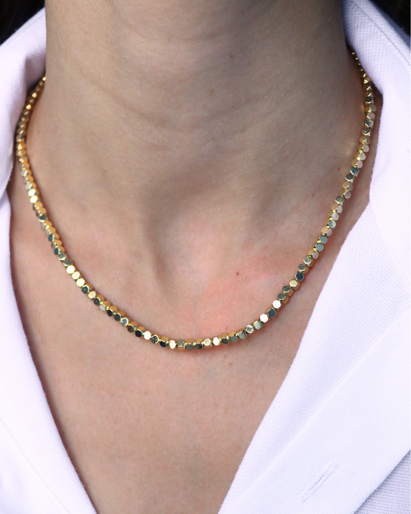 photo du collier petits carrés porté