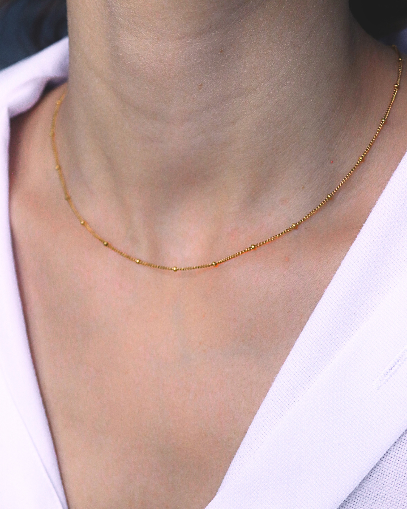 Photo du collier ras du cou à maille petit satellite porté
