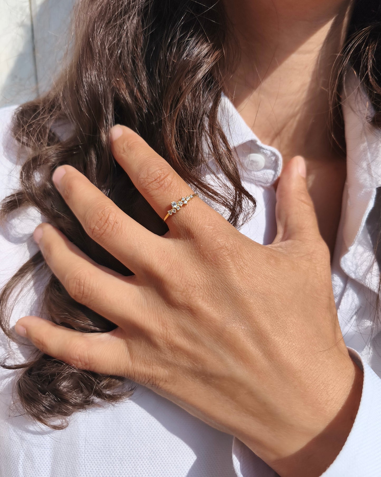 Rêve Bague nuage de zirconium doré portée