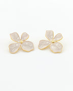 Beauty - boucles d'oreilles fleur blanche présentation