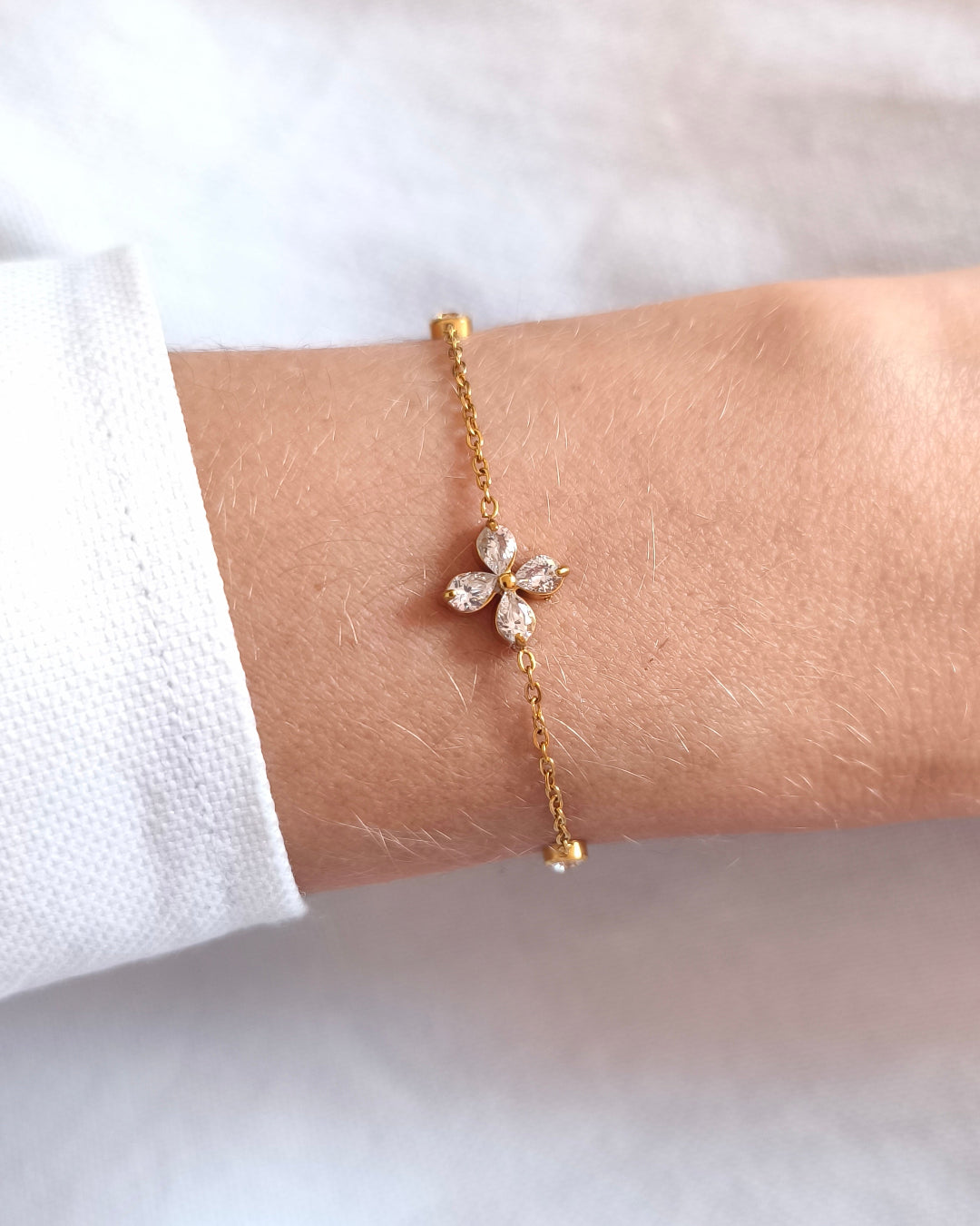 Constellation - bracelet fleur zircon porté