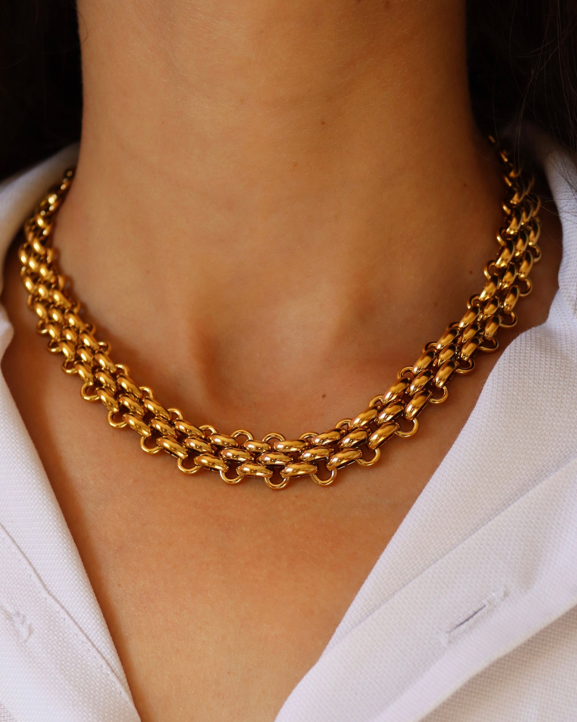 Crépuscule - collier maille retro porté 