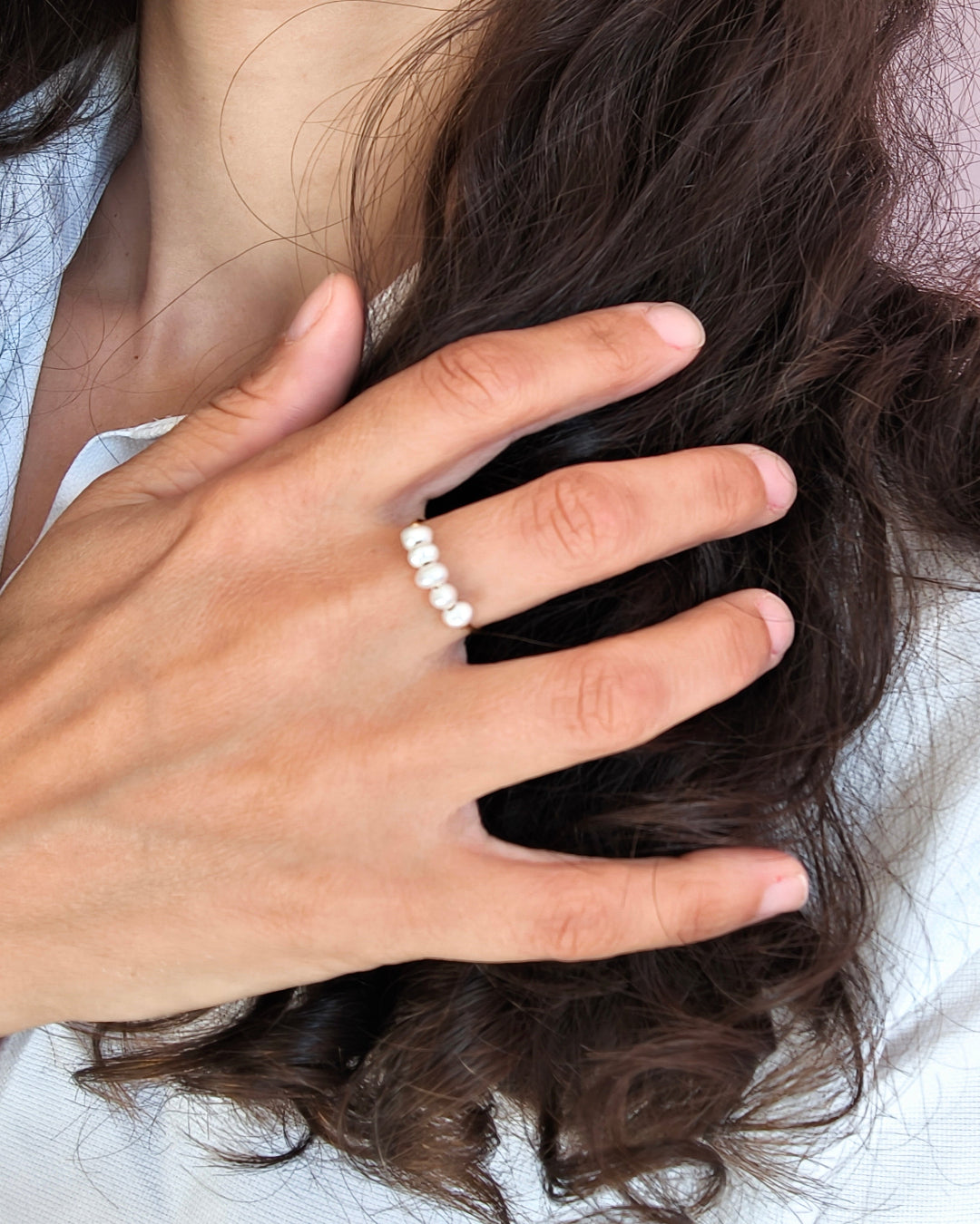 Distinction - bague 5 perles d'eau douce porté