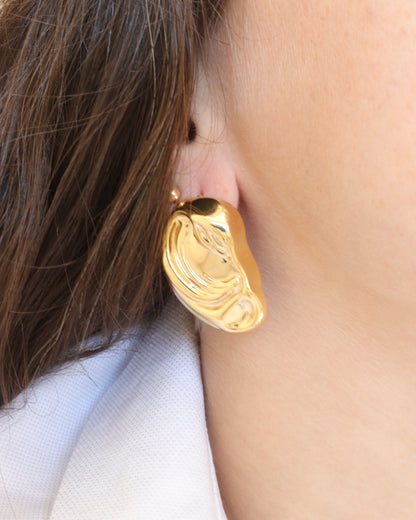 Douceur boucles d'oreilles portées