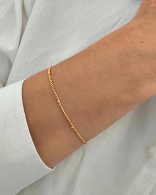 Flotter - bracelet maille satellite fine porté doré