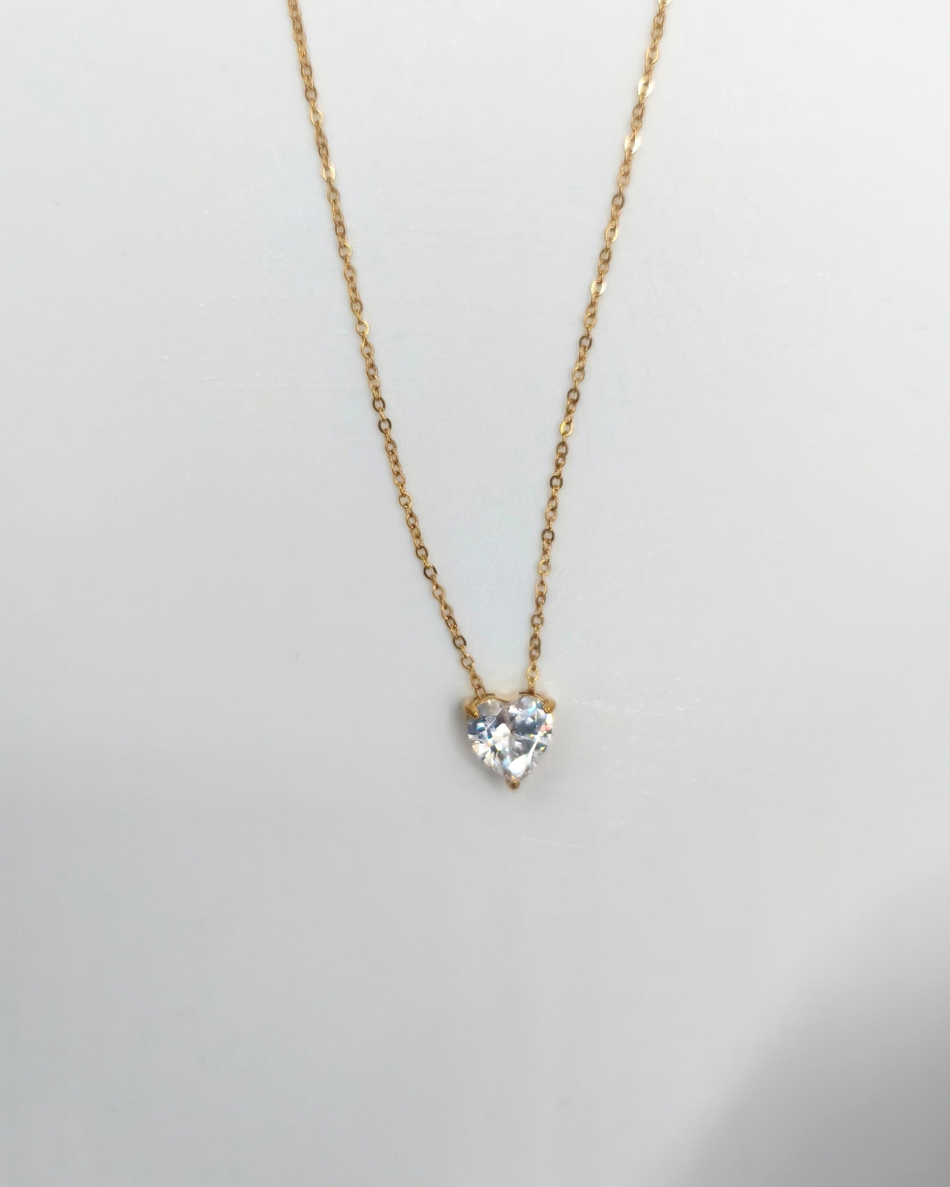 Love - collier zirconium cœur présentation 3