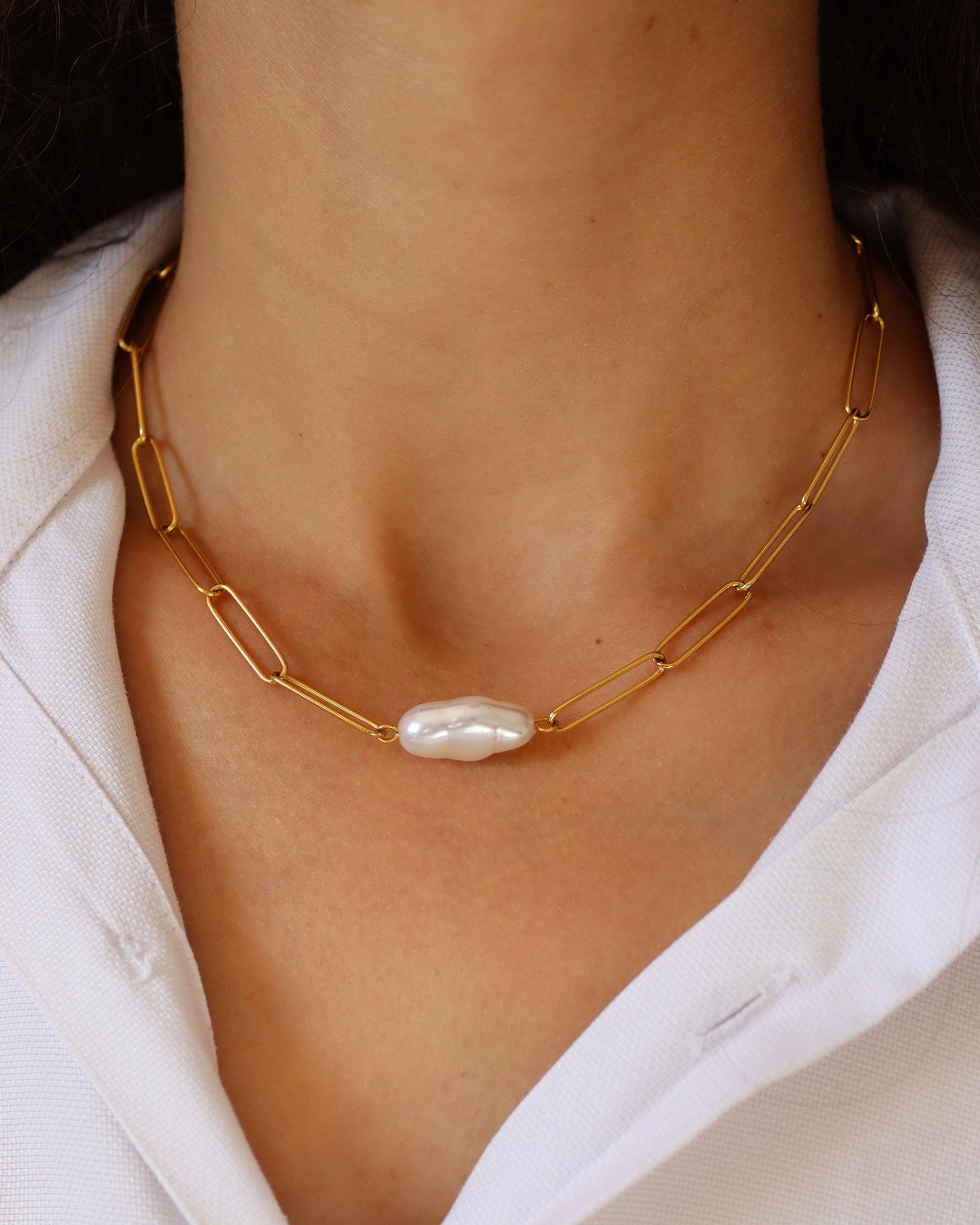 Prestance - collier trombone grosse perle porté
