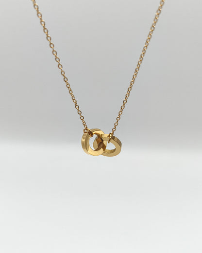 Puissance - collier anneaux entrelaces presentation 