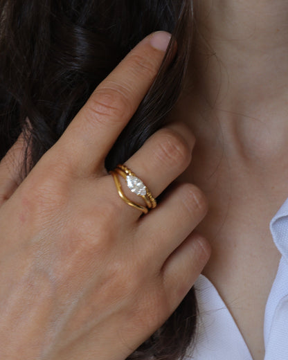Queen bague empilable portée