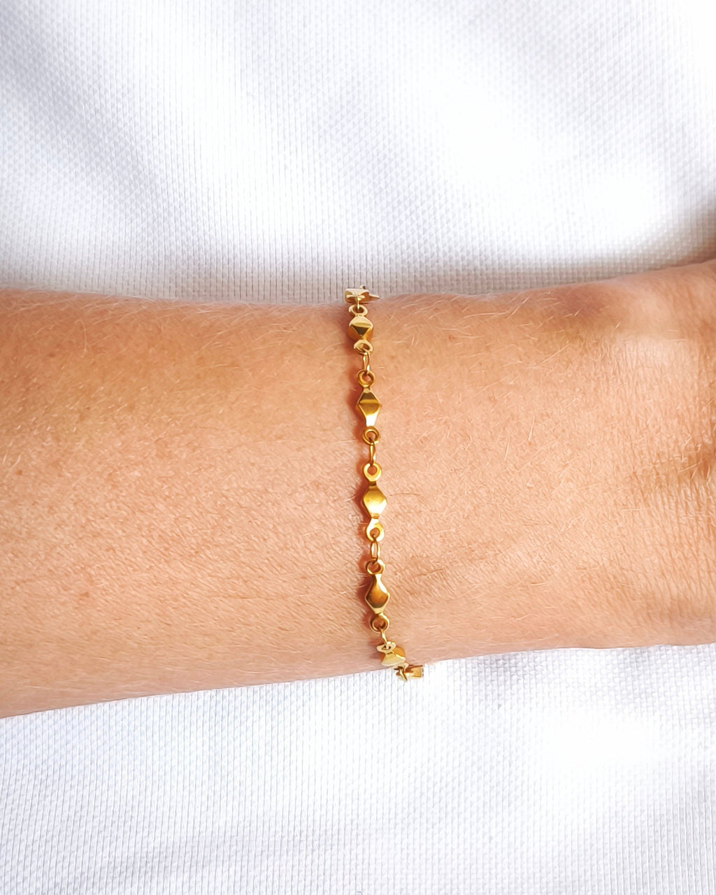 Silence - bracelet pavé doré porté 