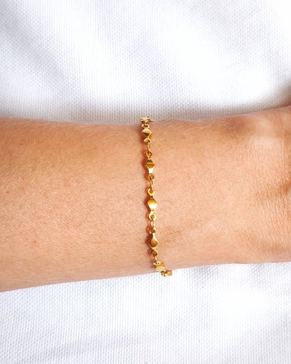 Silence - bracelet pavé doré porté 