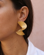 Soul - boucles d'oreilles portées peau mate