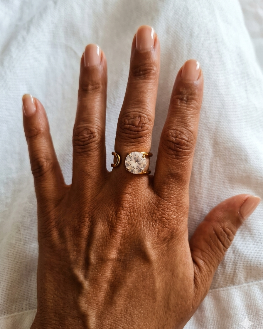 Trust -  bague portée sur peau foncé