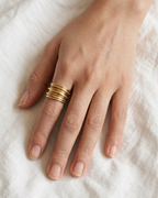 ardeur - bague portée peau blanche