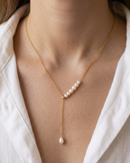 bliss - collier Y perles d'eau douce porté peau blanche