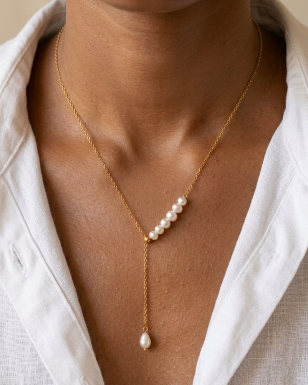 bliss - collier Y perles d'eau douce porté peau mate