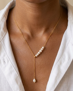bliss - collier Y perles d'eau douce porté peau mate
