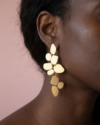 Canvas - boucles d'oreilles version longue présentation peau foncé