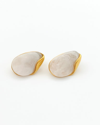 Conquête - boucles d'oreilles gouttes blanches présentation