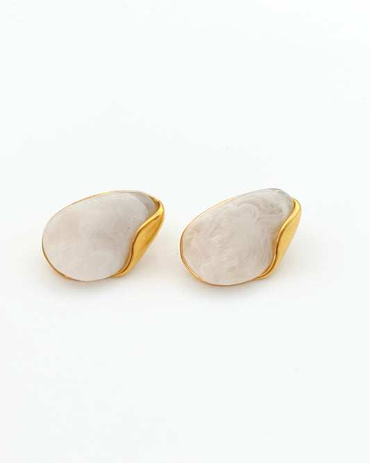 Conquête - boucles d'oreilles gouttes blanches présentation