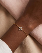 constellation - bracelet présentation peau foncé