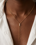étincelle - collier présentation sur peau foncé