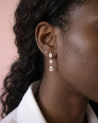 glow - boucles d'oreilles présentation peau foncé