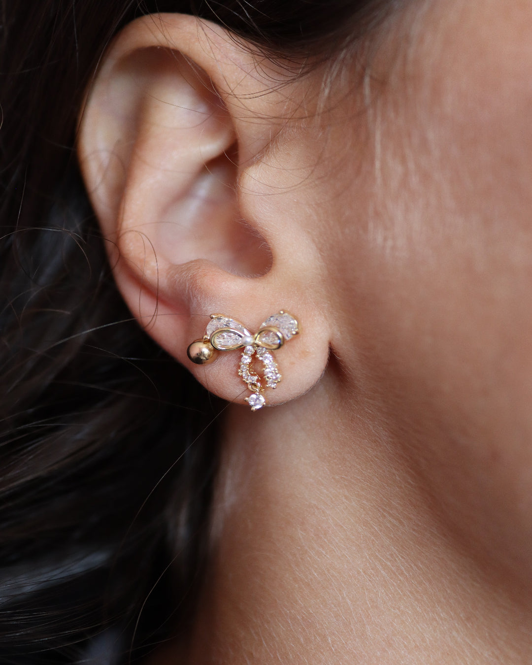 Grâce - boucles d'oreilles nœuds portées dorées