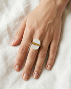 kingdom - bague portée peau blanche