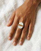 kingdom - bague portée peau mate