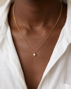 légende - collier double une perle d'eau douce porté peau foncé