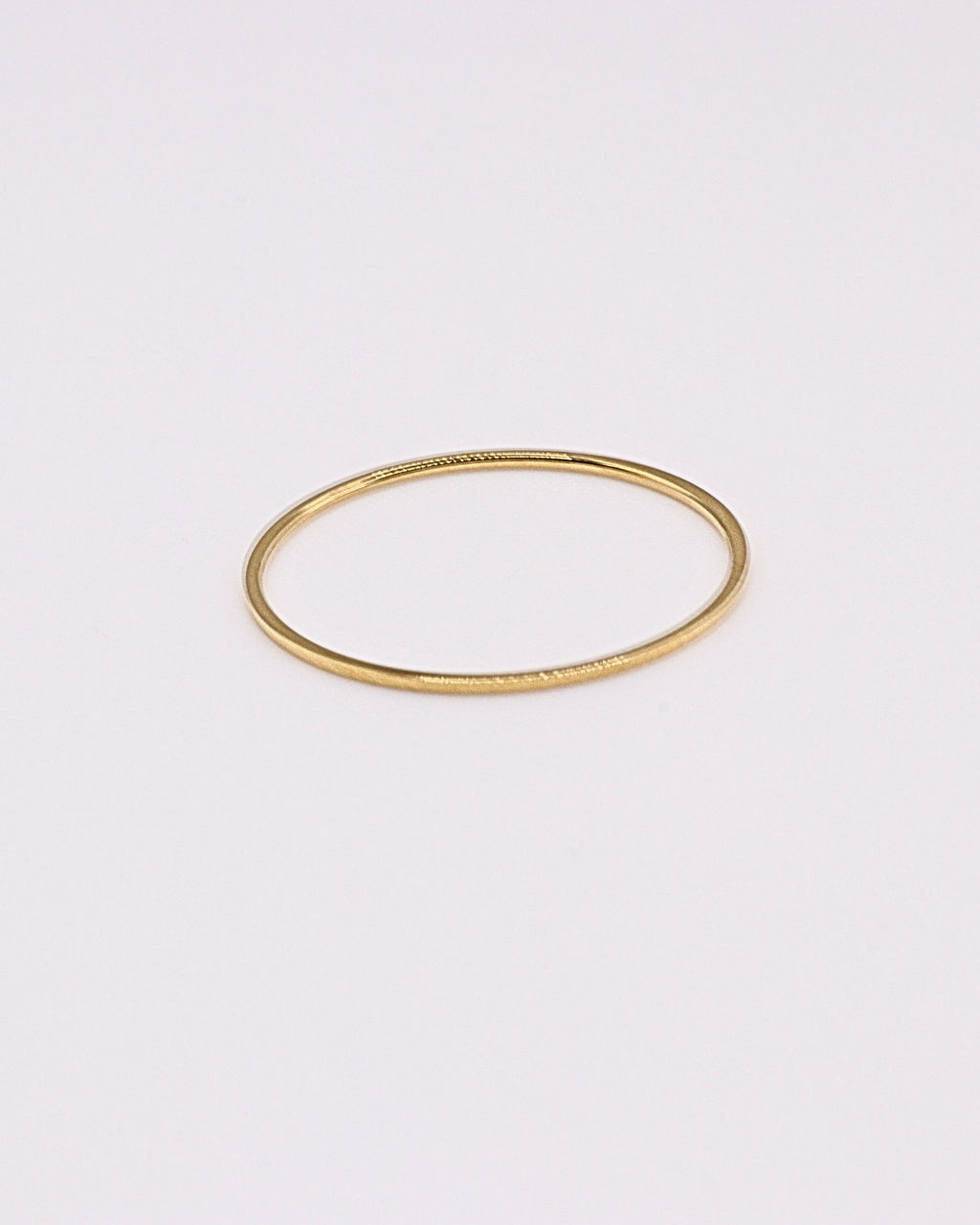 bague lisse 1mm fond gris clair