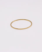 bague lisse 1mm fond gris clair