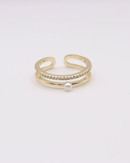 photo de la bague perle et zirconium  en doré à l'or 750/1000ème (18 carats) sur fond gris
