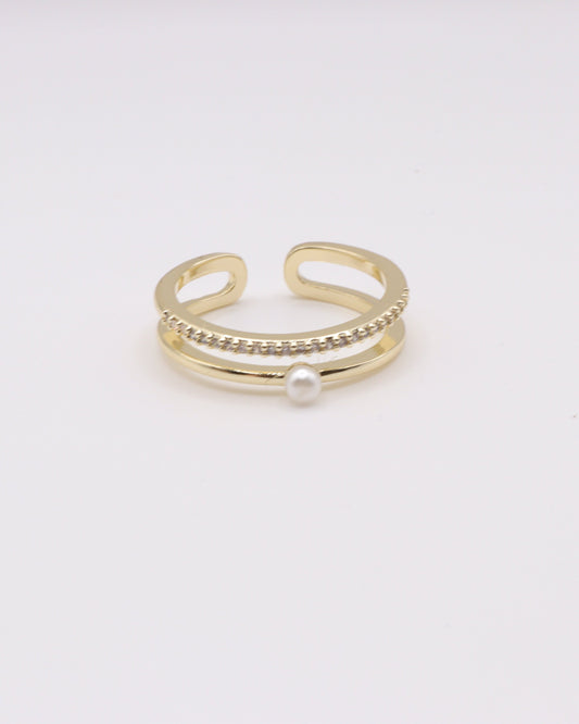 photo de la bague perle et zirconium  en doré à l'or 750/1000ème (18 carats) sur fond gris