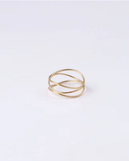 photo Bague triple fine doré fond gris clair
