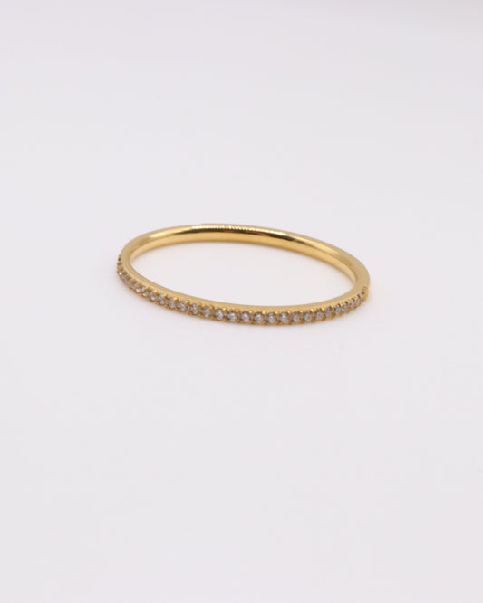 Photo bague zirconium 1mm dorée à l'or 750/1000ème fond gris clair