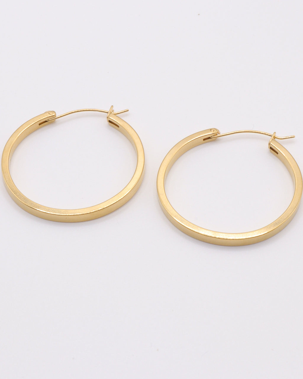 Photo des boucles d'oreilles créoles plates diamètre 32mm