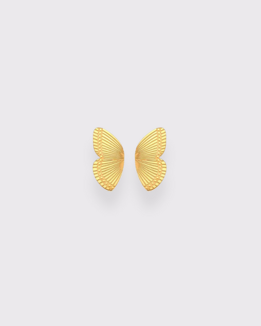 Photo des boucles d'oreilles papillons en acier inoxydable doré à l'or 750/1000ème (18 carats) sur fond gris clair