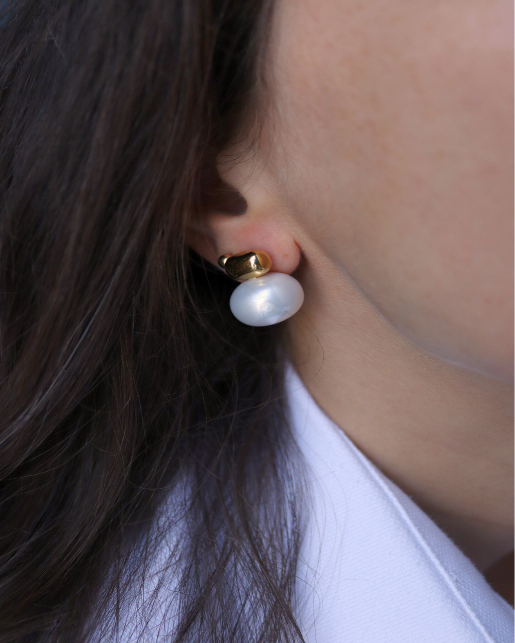 photo boucles d'oreilles clou perle porté