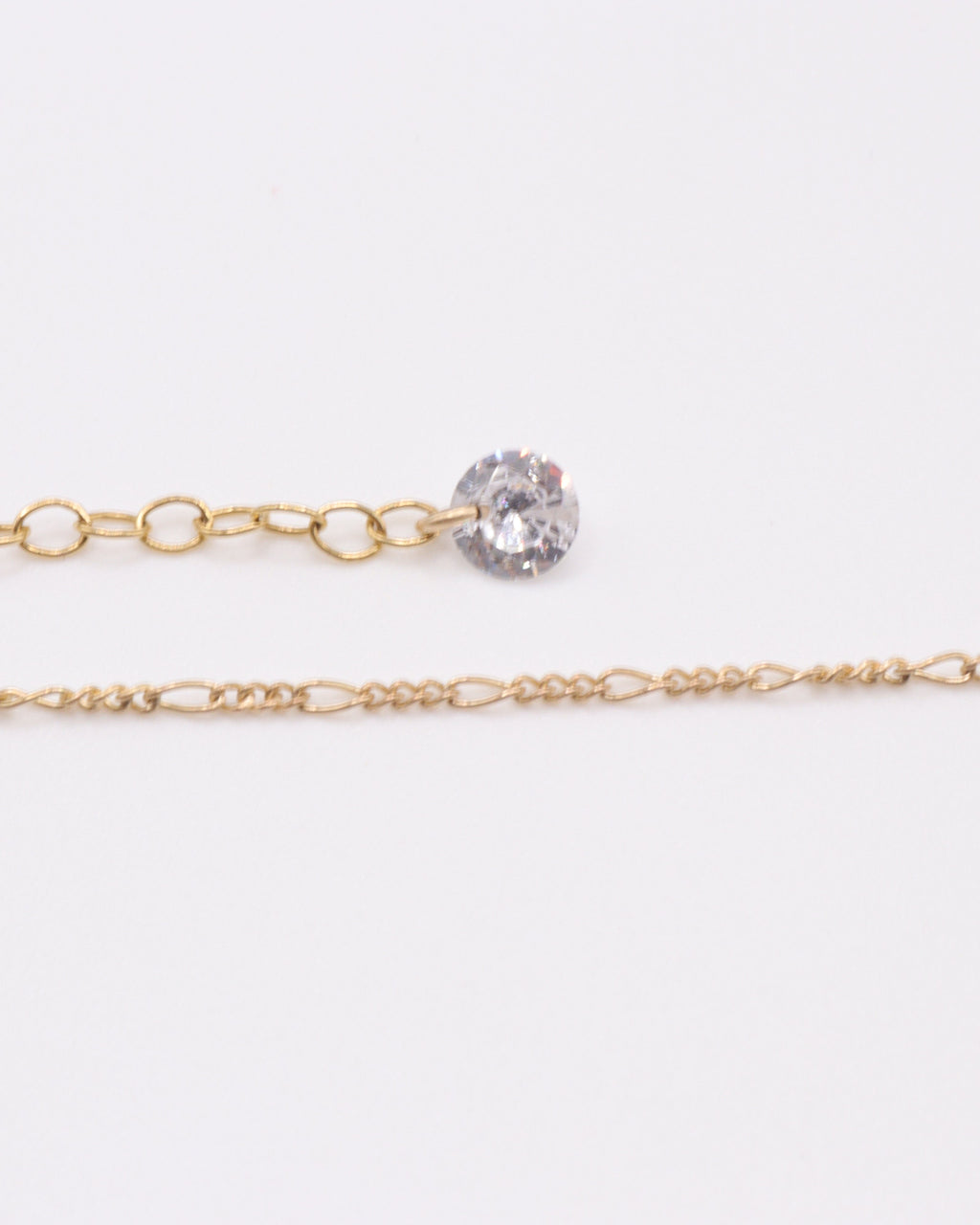 Photo du bracelet figaro et zirconium zoom sur le zirconium
