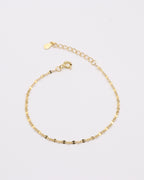 photo du bracelet maille pepite fond gris clair