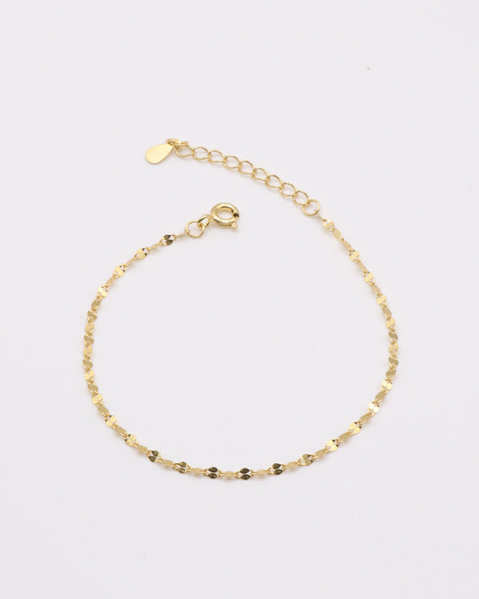 photo du bracelet maille pepite fond gris clair